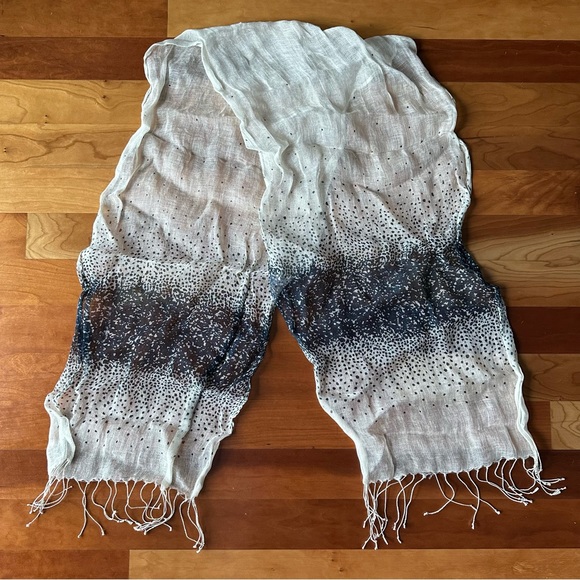 (2 for $30) Ann Taylor linen scarf - Picture 3 of 4